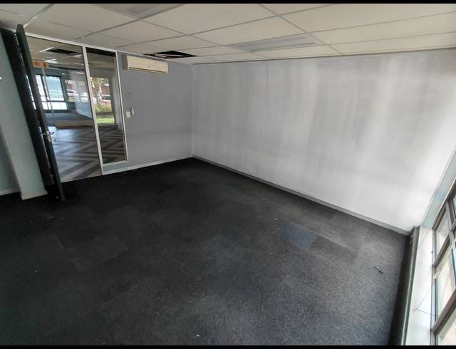 344M² OFFICE TO LET IN MAGALIESSIG